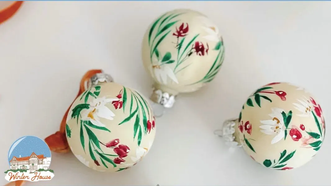 floral-painted-ornament